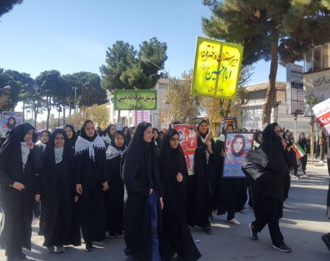 شرکت دانش آموزان آموزشگاه در راهپیمایی با شکوه 13 آبان ماه
