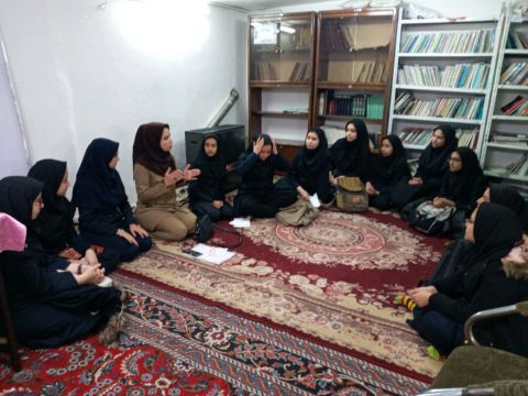 جلسه سرکار خانم بهشتی با گروه زبان دانش آموزان جهت مسابقات خوارزمی