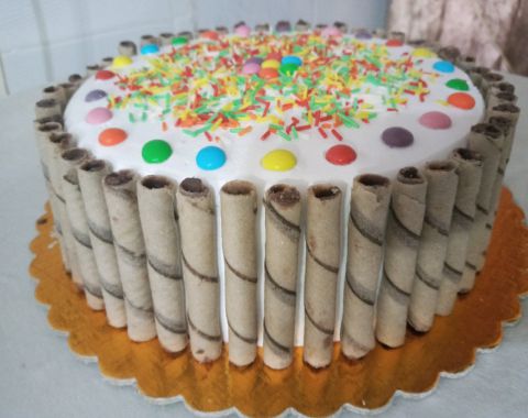 برگزاری مسابقه کیک و شیرینی توسط اولیاء و دانش آموزان به مناسبت دهه فجر